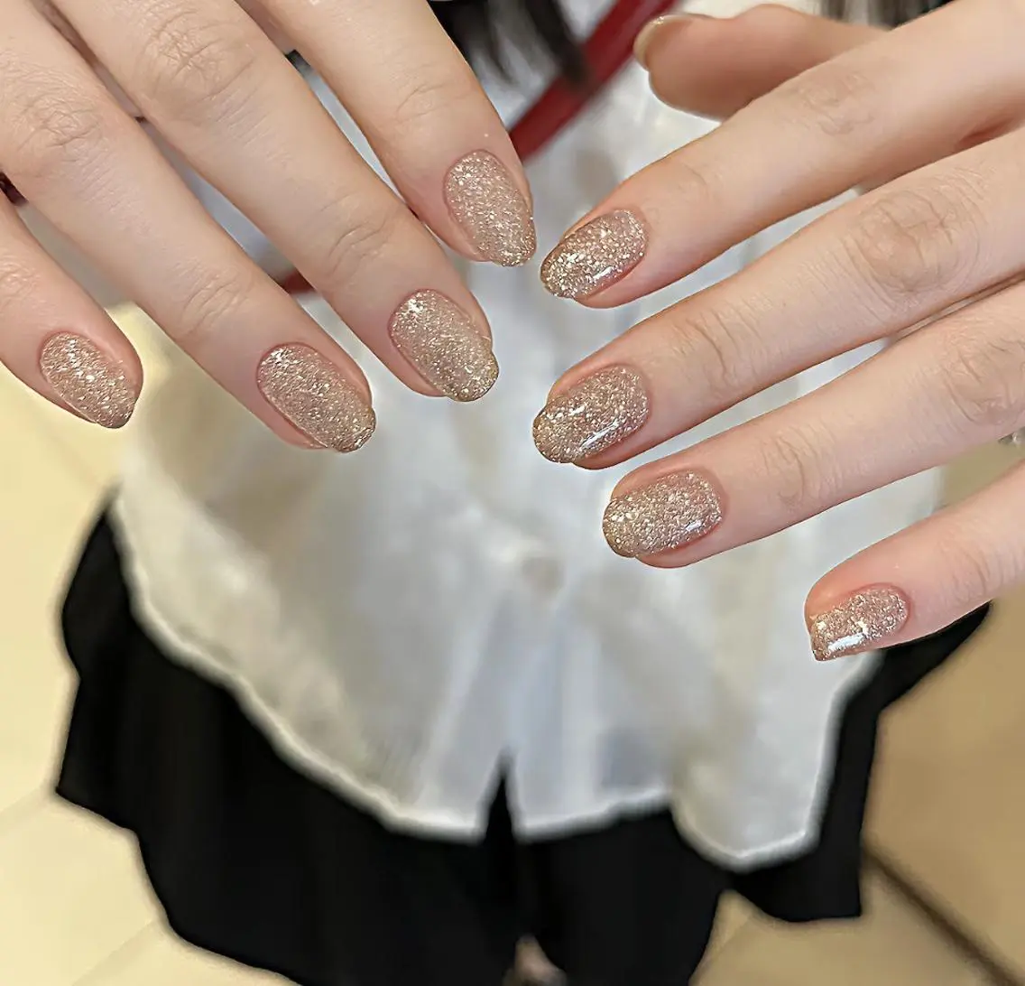 ミディアム シンプルネイル 🩷SHINのネイルデザイン