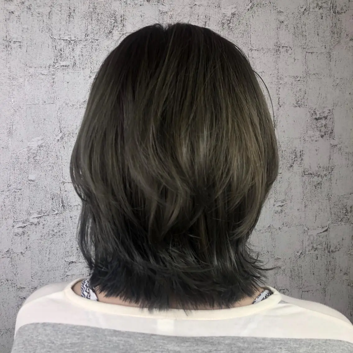 ミディアム カラー グレージュ 小顔レイヤー/ ベージュ🤍Rieのヘアスタイル