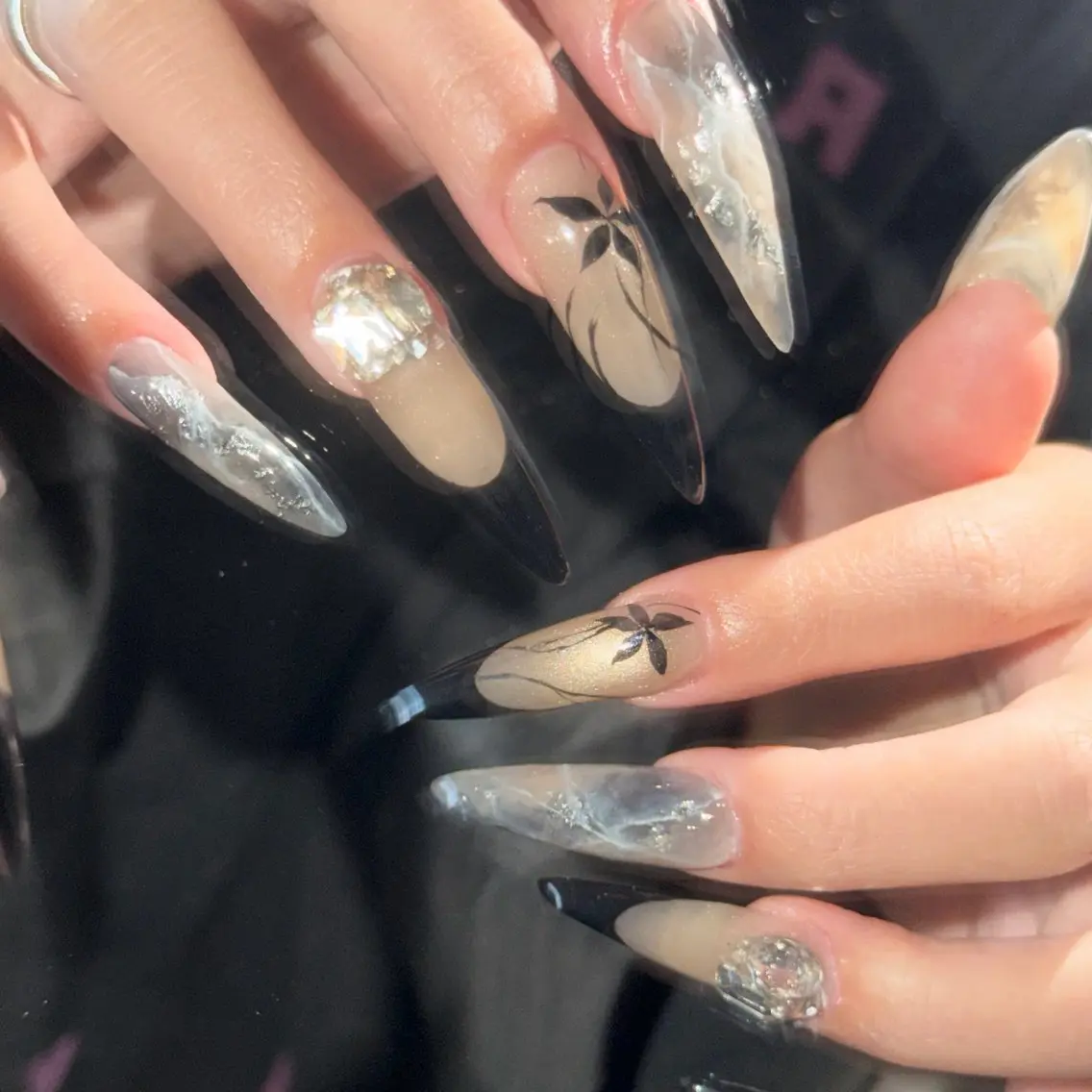 ネイル ハンドネイル CARAT カラットのネイルデザイン