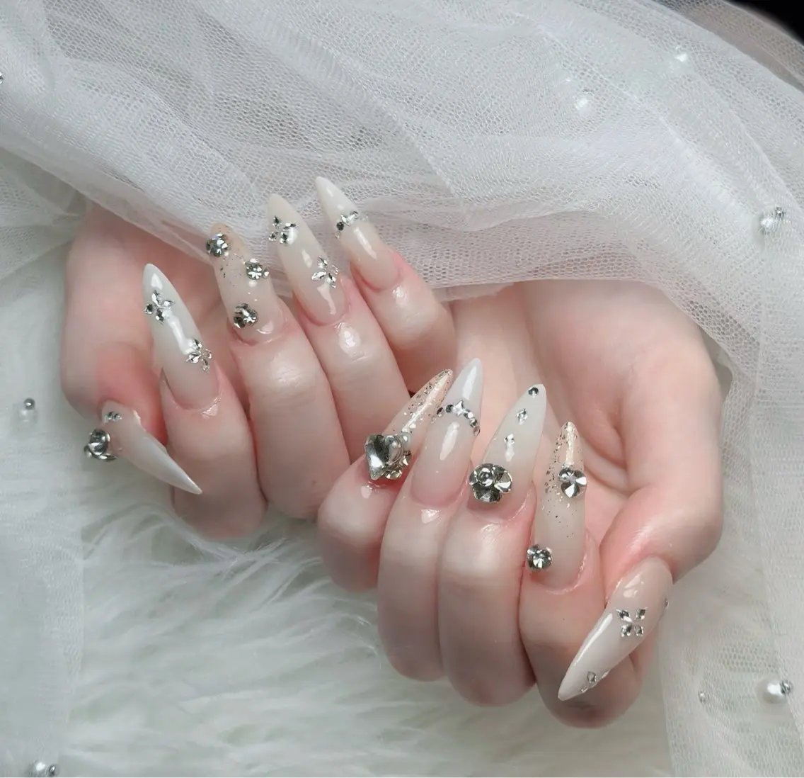 ネイル チークネイル フレンチネイル キラキラネイル 韓国ネイル マグネットネイル ハンドネイル Chibi h.babynailのネイルデザイン