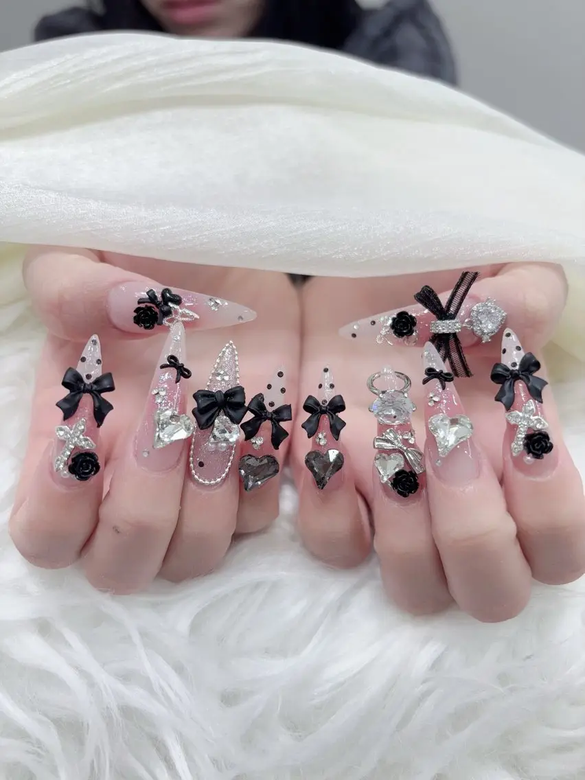 ネイル アートネイル オーロラネイル ボルドー チークネイル フレンチネイル ハンドネイル Sakura Nail Salonのネイルデザイン