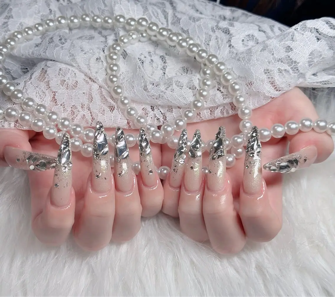 ネイル オーロラネイル フレンチネイル ジェルネイル ハロウィン キラキラネイル H.baby Nail Salonのネイルデザイン