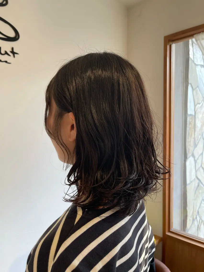 ミディアム chill out 甲斐千尋のヘアスタイル