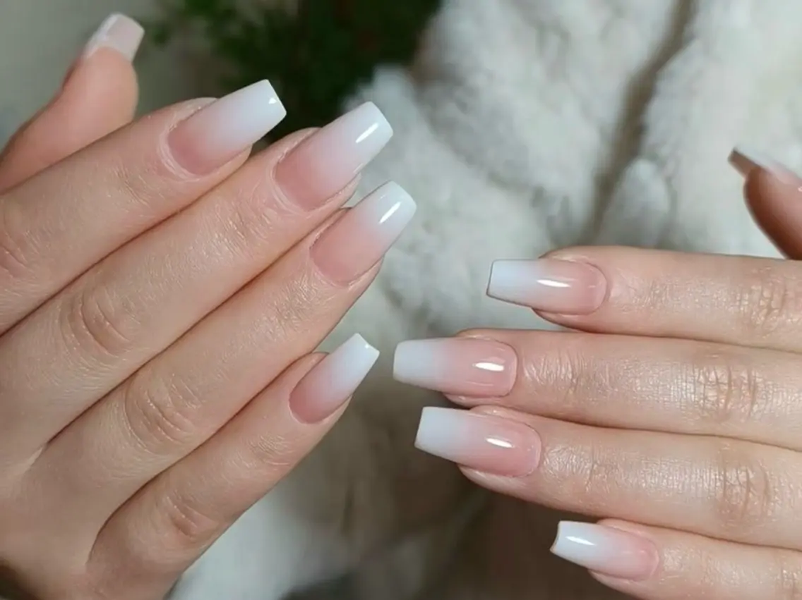 ネイル オーロラネイル 長さ出し フレンチネイル ジェルネイル ガラスフレンチ ハンドネイル Rela・S NAILのネイルデザイン