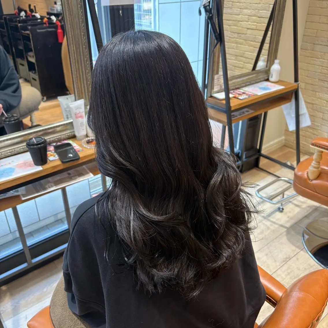 カラー ヘアカラー トリートメント しおり🍬 KOKORO🤍のヘアスタイル