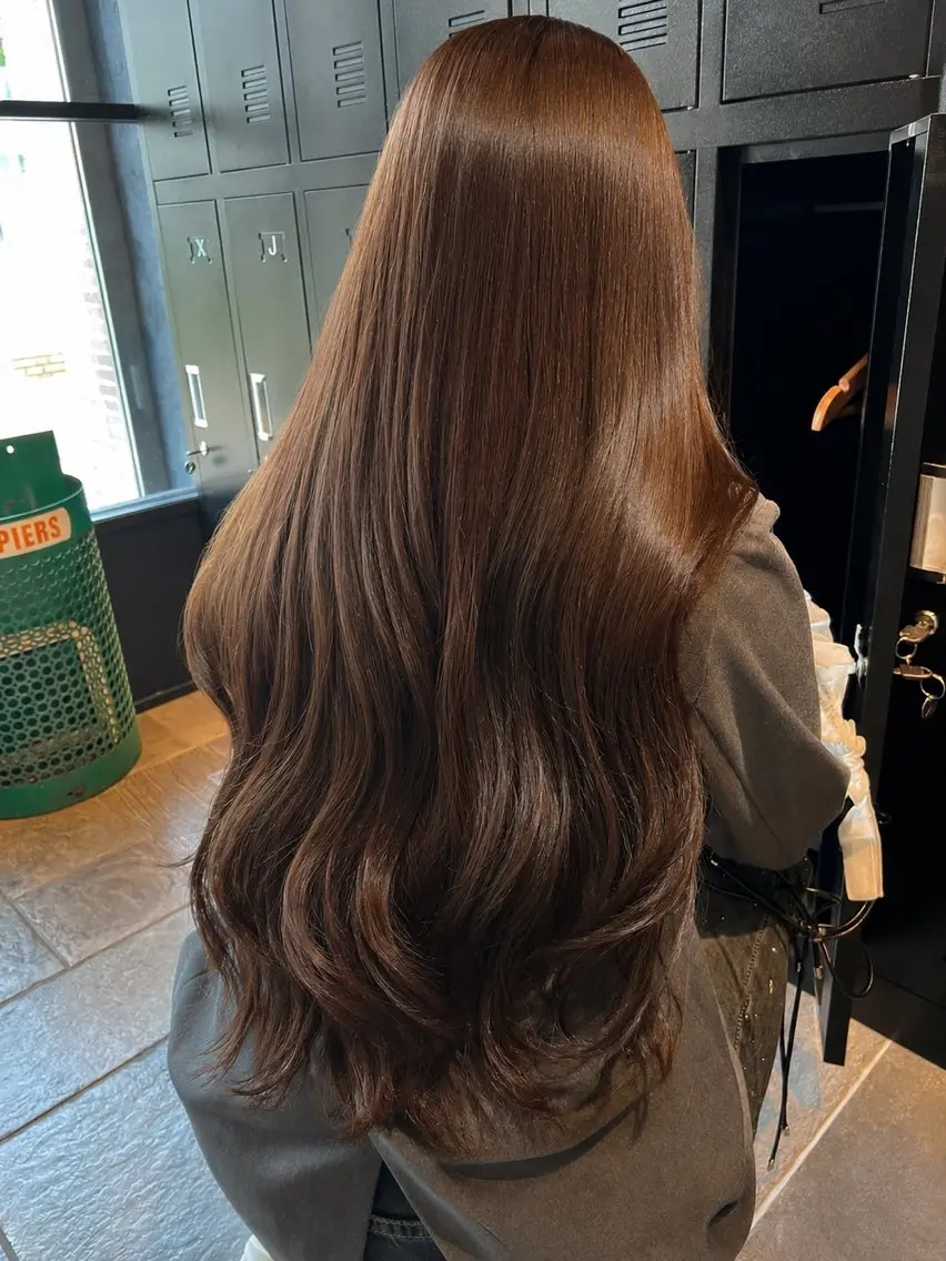 ロング momo /鍛冶屋町のヘアスタイル