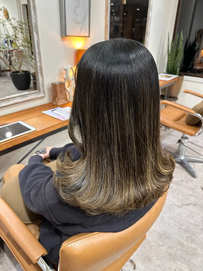 セミロング 松﨑 璃咲のヘアスタイル