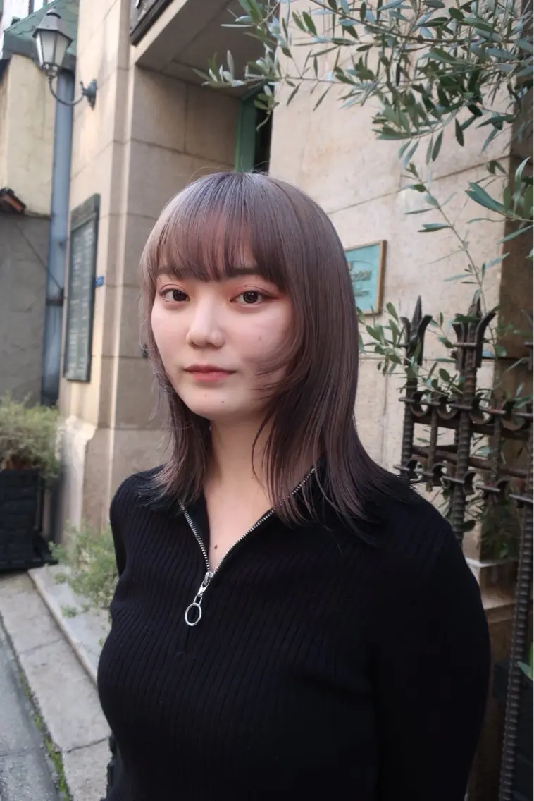 ミディアム カラー ベージュカラー ブリーチ カット ヘアカラー ミタニ ナギサのヘアスタイル
