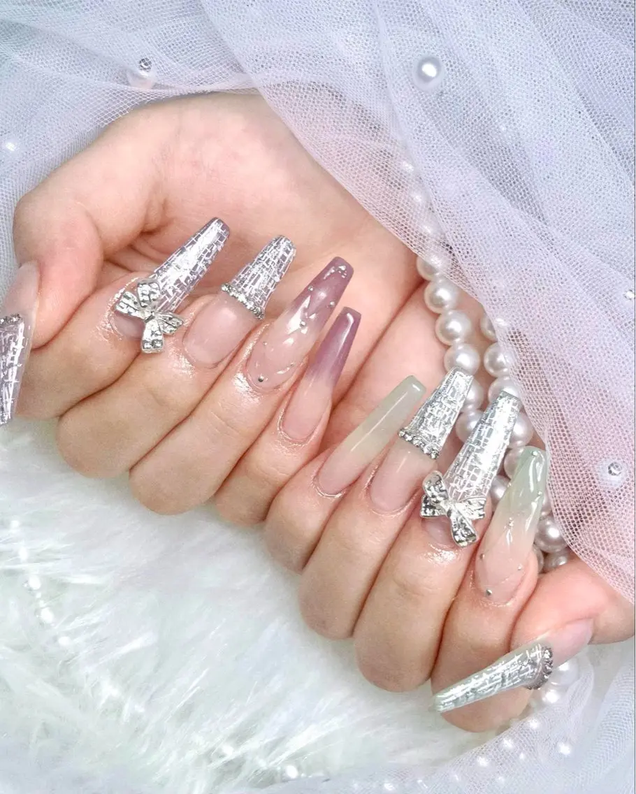 ネイル オーロラネイル フレンチネイル ジェルネイル ハロウィン キラキラネイル H.baby Nail Salonのネイルデザイン
