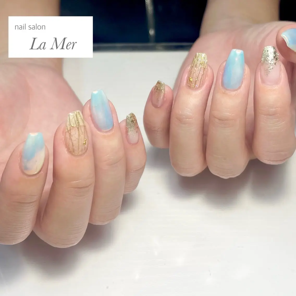 ネイル オーロラネイル ブルー グラデーション ラメ(グリッター) ラメグラデーション ハンドネイル nailsalon La Merのネイルデザイン
