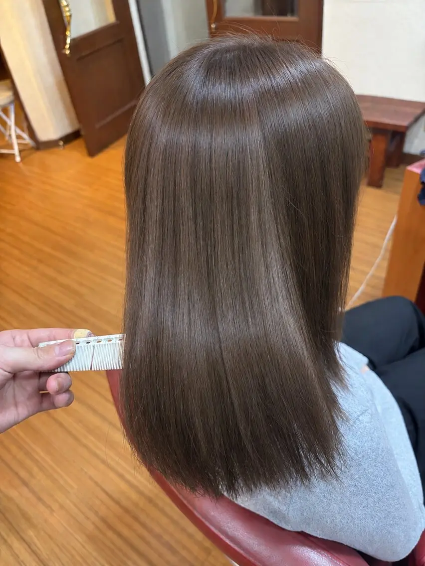 セミロング 奥野JAPAN🌈 艶髪カラーのヘアスタイル