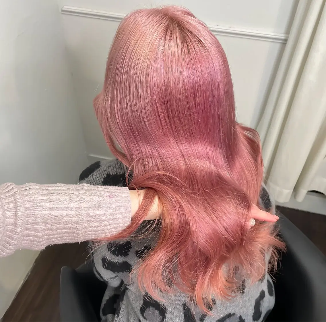 ロング ケアカラー くびれヘア 髪質改善 ヨシンモリ 韓国風ヘア ヘアカラー aku💞韓国風🩷 ピンクカラー🎀🩷のヘアスタイル