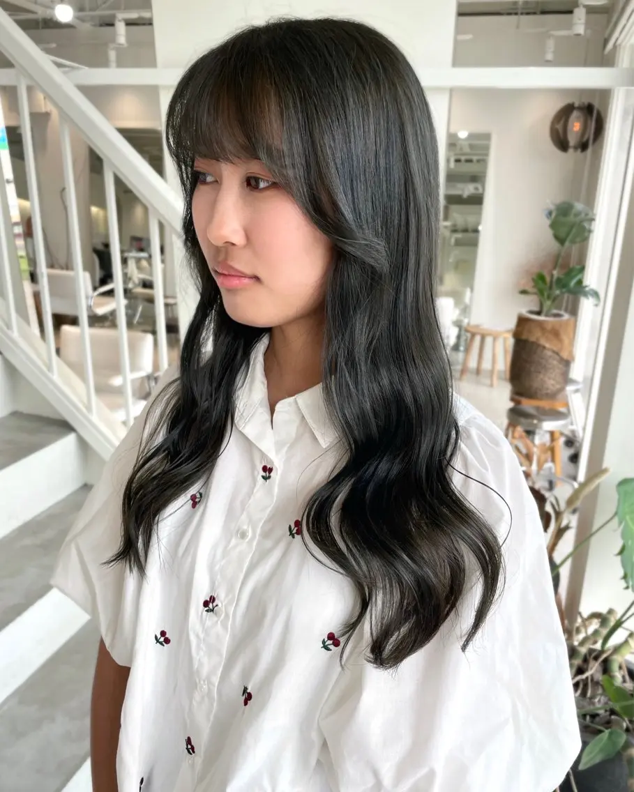 ロング カラー ヘアカラー 林 千聖のヘアスタイル