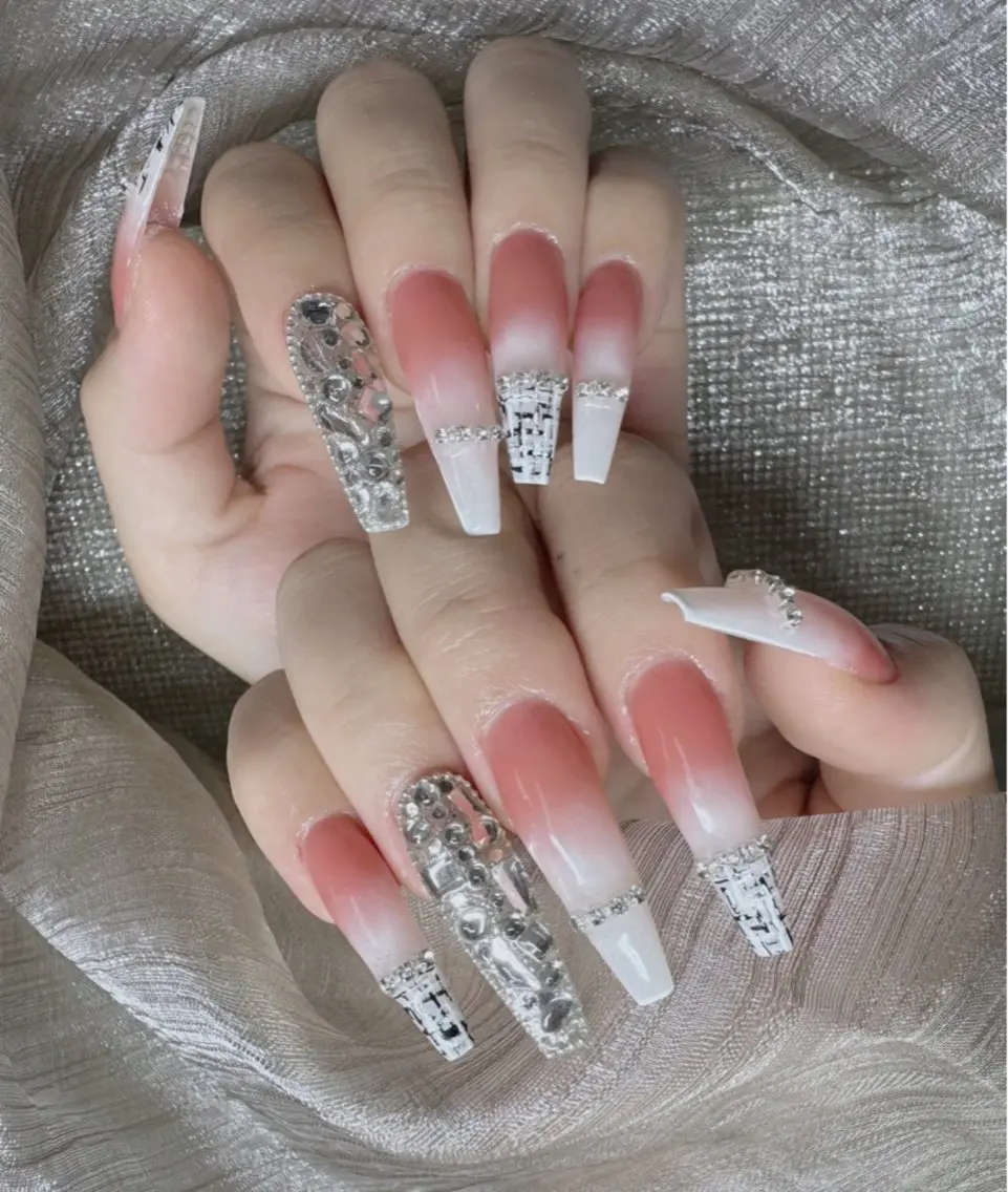 ネイル ジェルネイル 韓国ネイル マグネットネイル ネイルチップ 冬ネイル Lenie Nail Salonのネイルデザイン