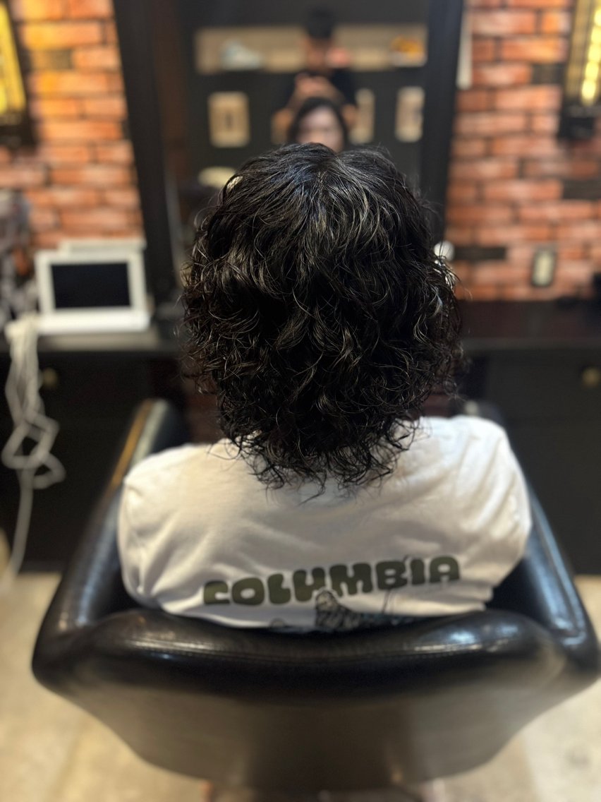 パーマ メンズ メンズパーマ スパイラルパーマ カット パーマ 銀太/カット✂️/ パーマ/ブリーチのヘアスタイル