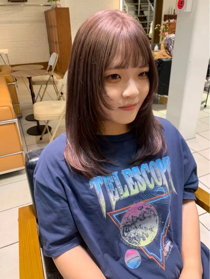 ロング 顔まわりレイヤー 顔周りカット レイヤーカット 🌟デザインカラー 🌟コノミ🌟のヘアスタイル