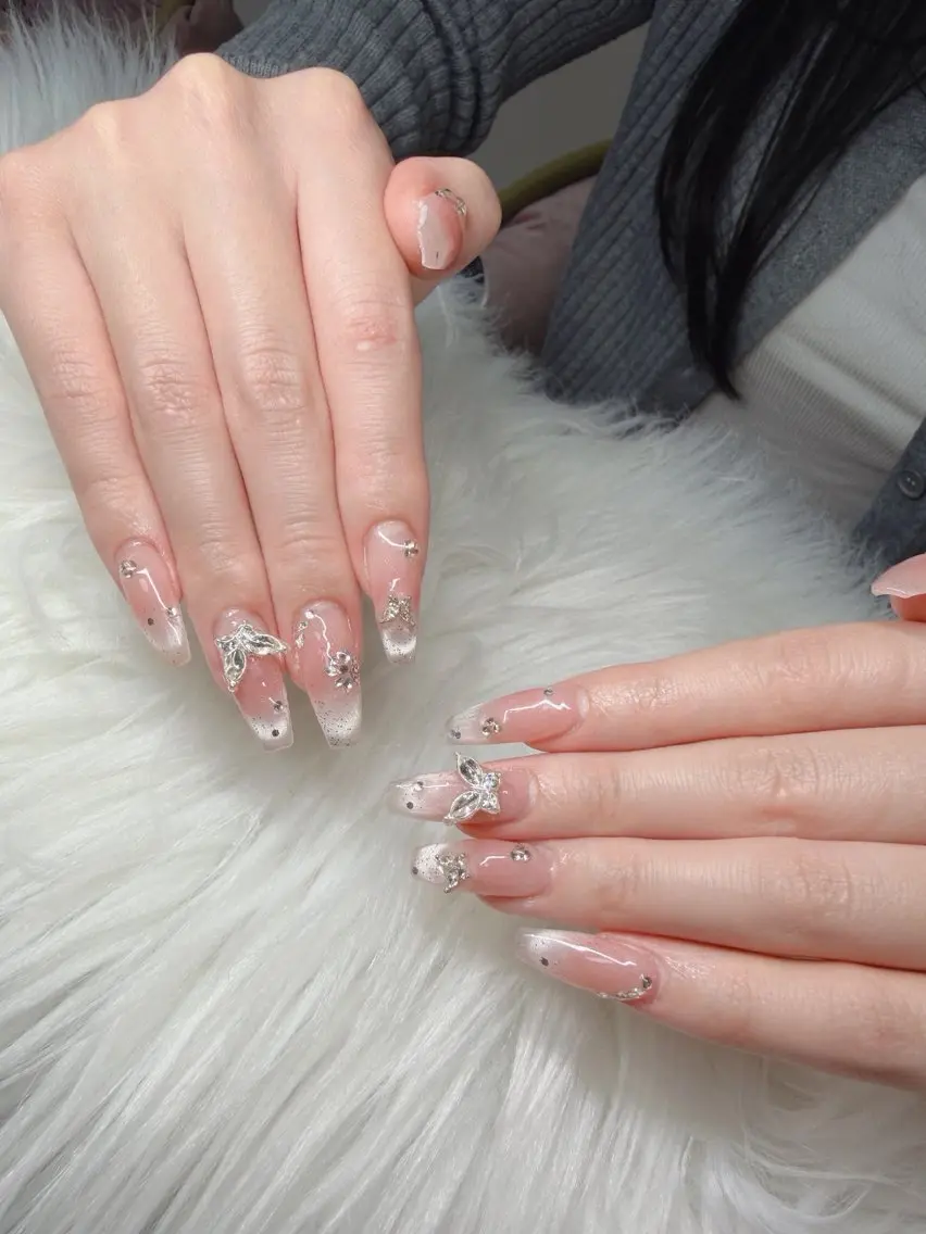 ネイル 長さ出し グラデーション 卒業式 キラキラネイル マグネットネイル Lee Nailsのネイルデザイン