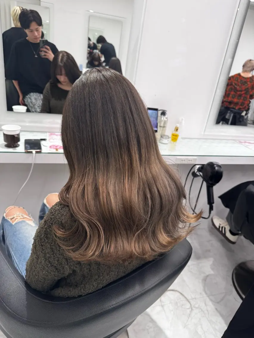 ロング カラー ヘアアレンジ カット ヘアカラー トリートメント ヘッドスパ ヘアセット 透け上品ハイトーン 職人ゆうと🤍のヘアスタイル