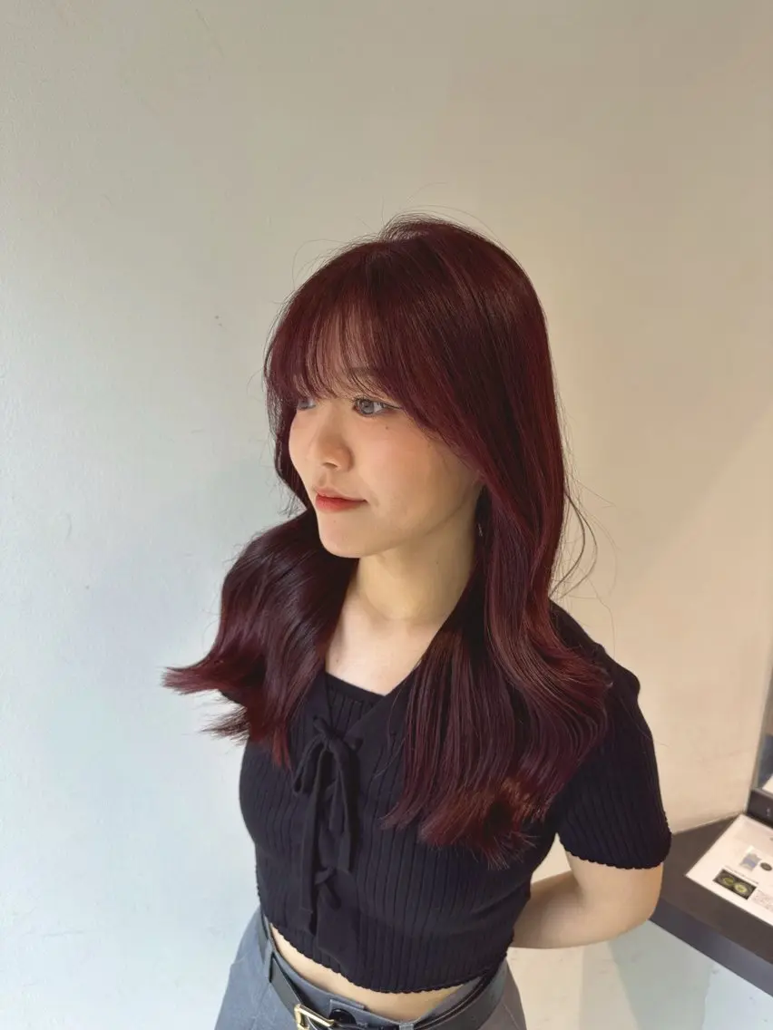 セミロング カラー レッドカラー カット ヘアカラー 🌈レイヤーカット/ ハイトーン🌈タクマのヘアスタイル