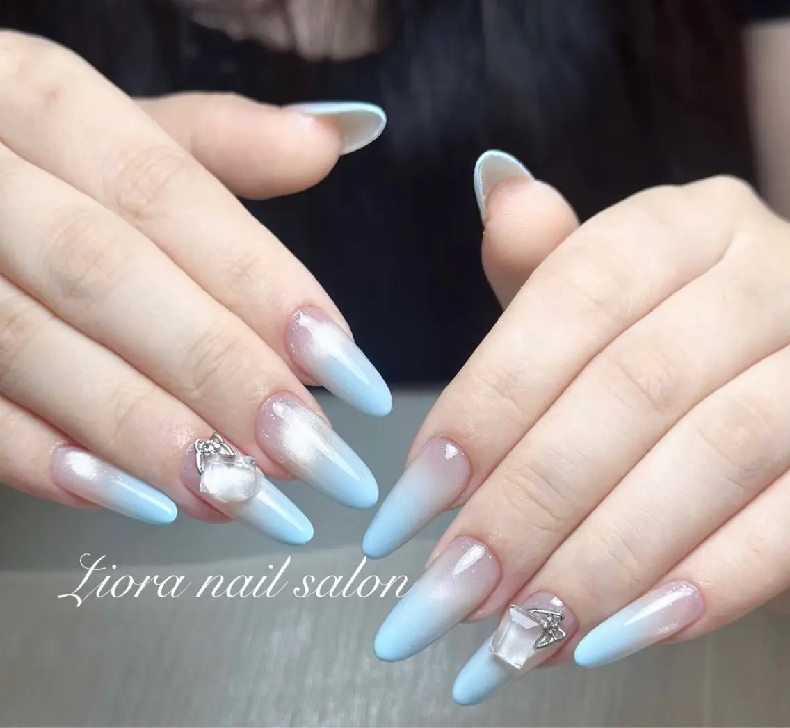 ネイル フレンチネイル ジェルネイル ガーリー グラデーション キラキラネイル ハンドネイル Liora nailのネイルデザイン