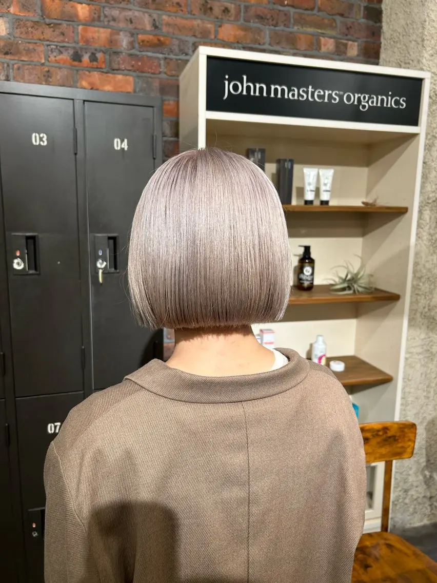 ショート カラー ベージュカラー ホワイトベージュ ボブ カット ヘアカラー the BRIDGE 加藤みのりのヘアスタイル