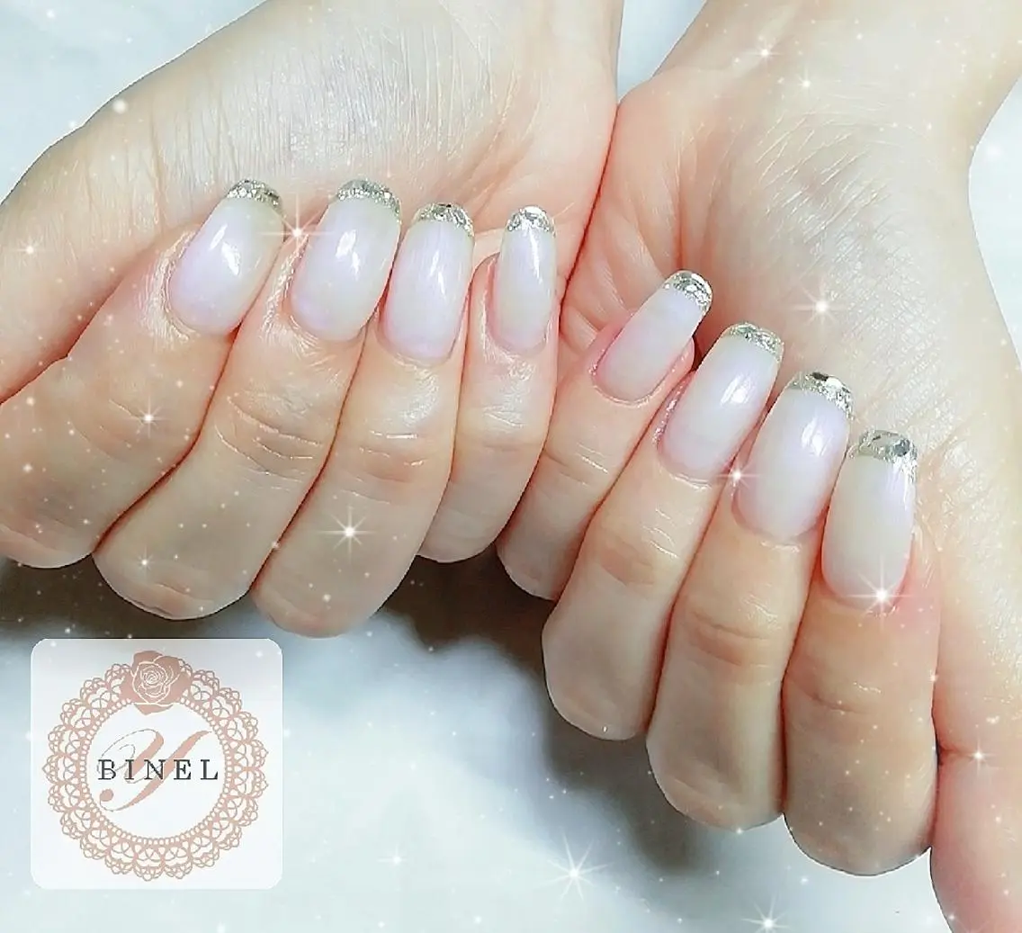 ネイル オーロラネイル フレンチネイル ガラスフレンチ ホワイト ハンドネイル Nail Salon Y.BINELのネイルデザイン