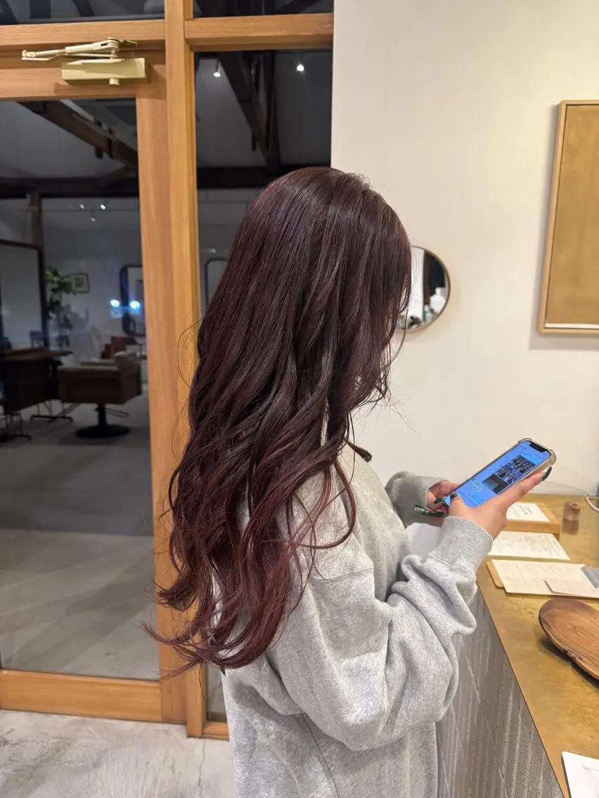 ロング ヘアカラー 亀山 友菜のヘアスタイル