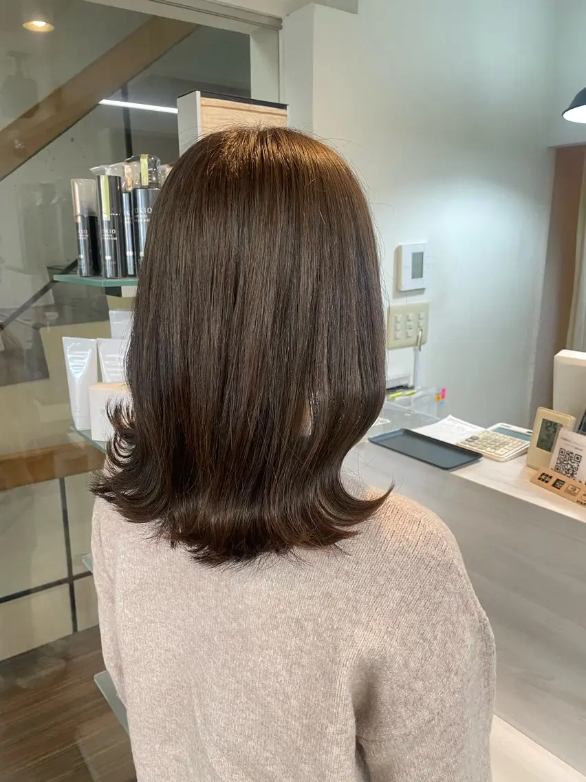 セミロング カラー ベージュカラー オリーブベージュ ヘアカラー Anju／ 小顔カットのヘアスタイル
