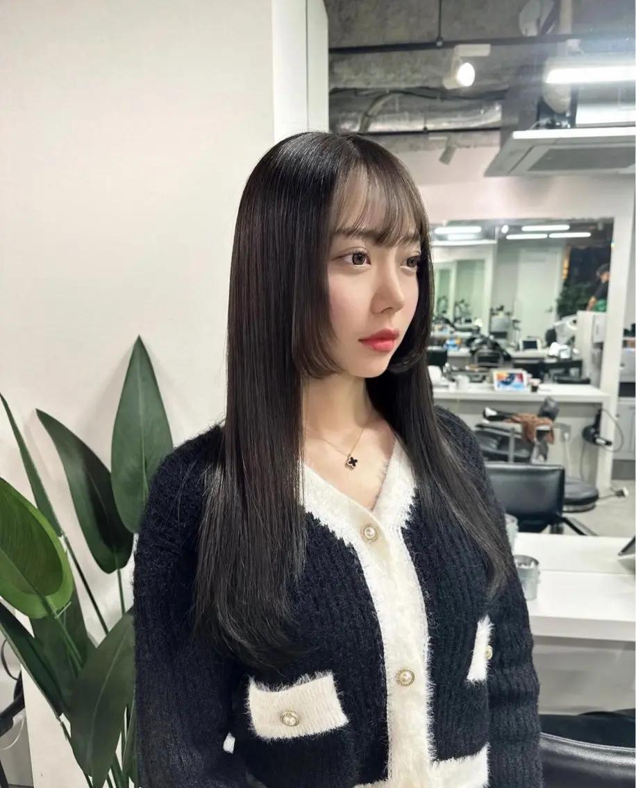 セミロング カラー 顔周りカット 姫カット 髪質改善 韓国風ヘア nailist mana𖤐´-のネイルデザイン