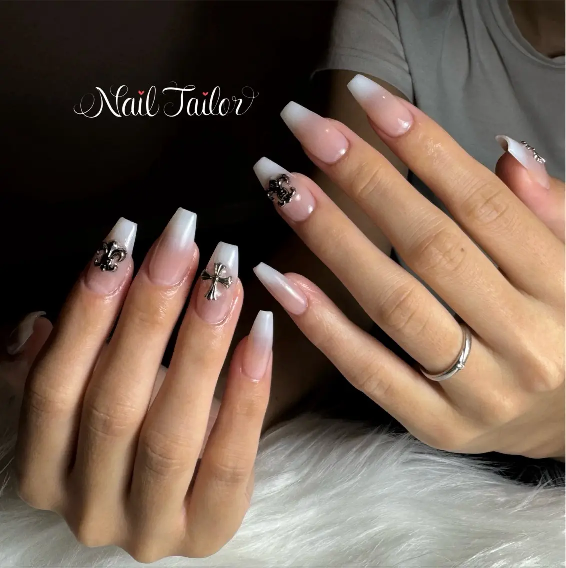ネイル 長さ出し ジェルネイル グラデーション スカルプネイル ホワイト NailTailor ネイルテイラーのネイルデザイン