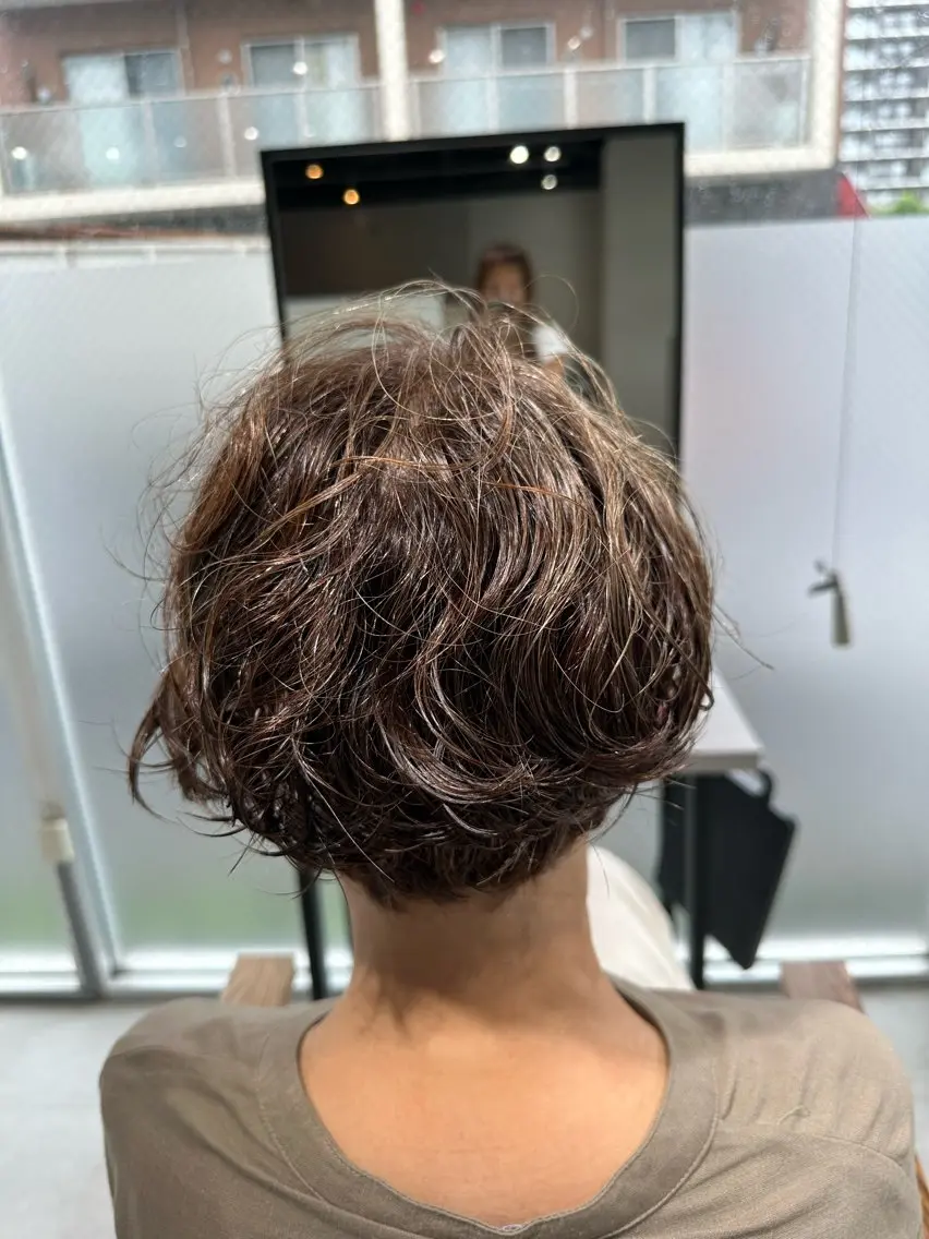 ショート パーマ カット ヘアカラー パーマ 脱白髪染め❕白髪 ぼかし特化🌟ヨコタのヘアスタイル