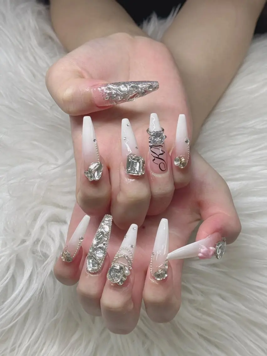 ネイル 長さ出し グラデーション 卒業式 キラキラネイル マグネットネイル ハンドネイル Lee Nailsのネイルデザイン