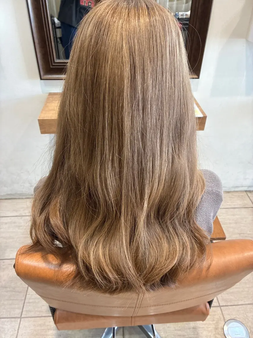 ロング カラー ベージュカラー ハイトーンカラー ハイトーンベージュ カット 池本 克毅のヘアスタイル