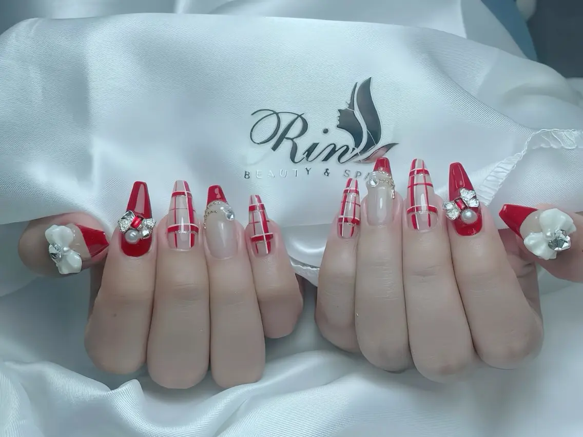 ネイル チークネイル フレンチネイル ガラスフレンチ グラデーション キラキラネイル ハンドネイル Rin Nail 新大久保店のネイルデザイン
