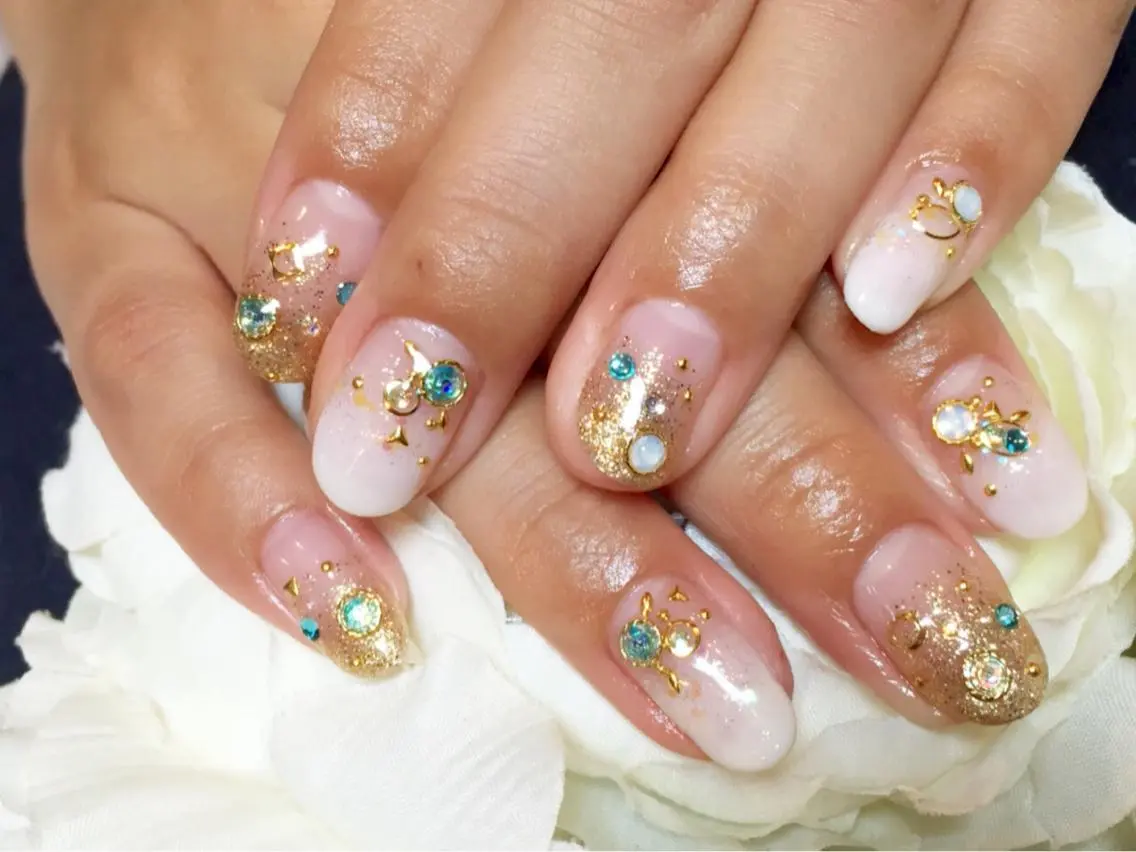 ネイル アートネイル グラデーション ストーンネイル うるま市サロン Yuko Izawaのネイルデザイン
