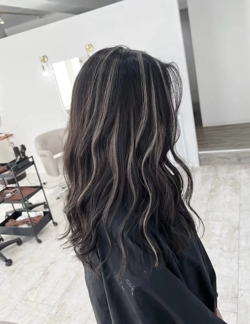 セミロング カラー ブラウンカラー ダークブラウン ハイライトカラー ハイライト 指名数No.1 /NAOYAのヘアスタイル