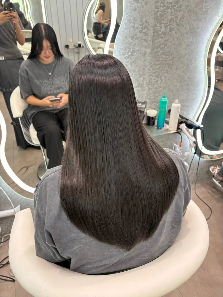 ロング カラー ヘアアレンジ ブリーチ 透明感カラー 顔まわりレイヤー 顔周りカット ハッシュカット カット ヘアカラー 縮毛矯正 トリートメント ヘアセット 大宮‎縮毛矯正🩵 レイヤー　佐藤和のヘアスタイル