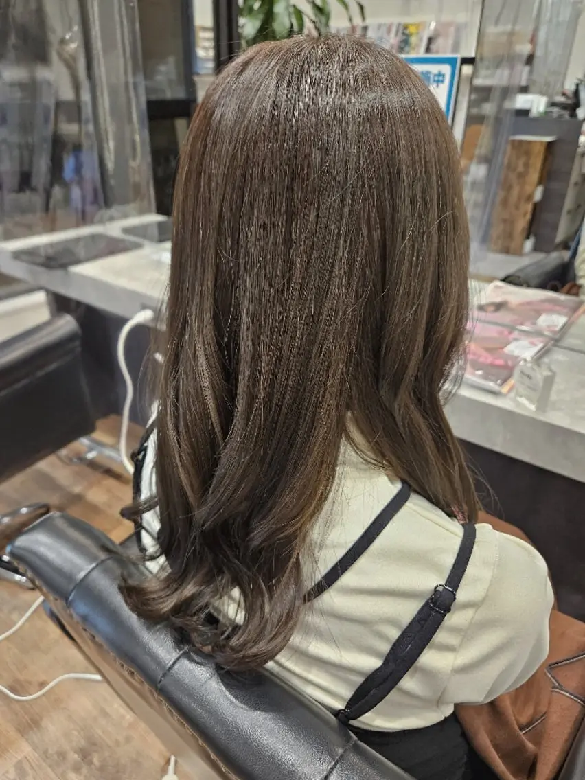 セミロング カラー カット ヘアカラー トリートメント 関口 友菜のヘアスタイル