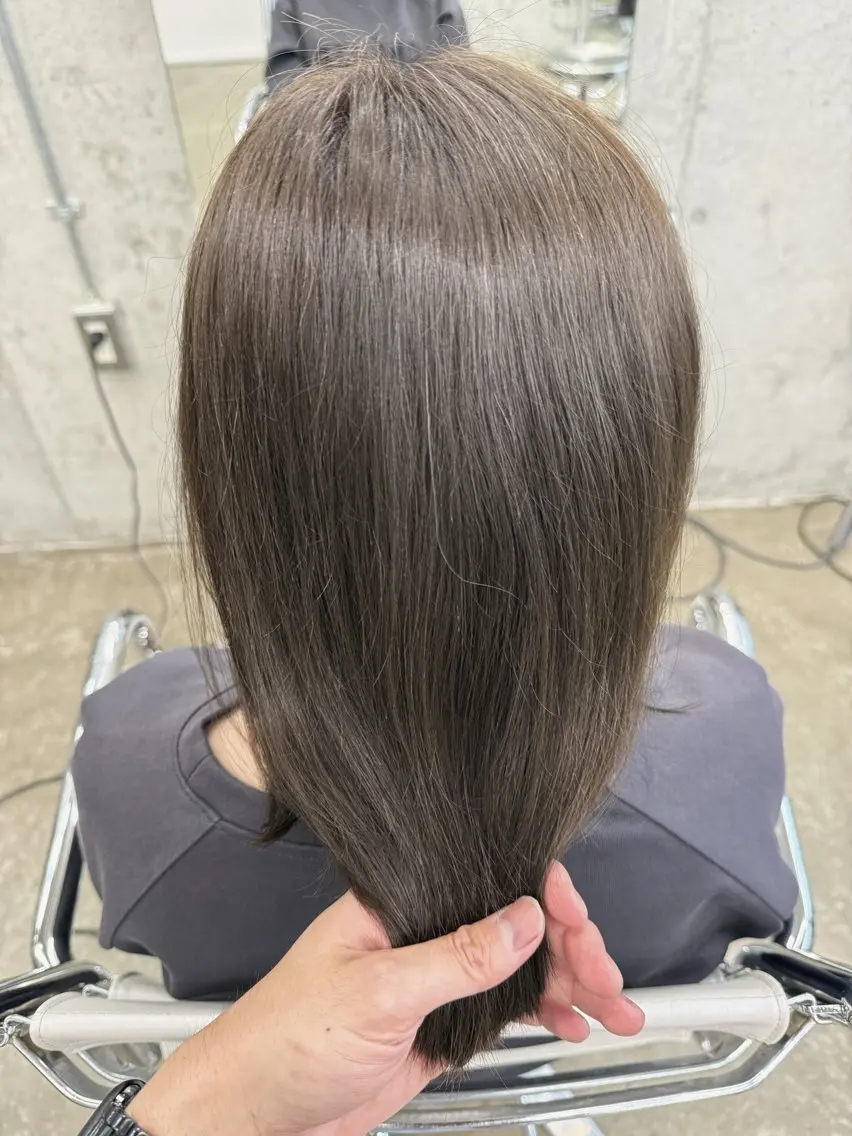 ミディアム カラー グレージュ オリーブグレージュ オリーブグレー カット ヘアカラー トリートメント 高橋大樹/グレー ジュ/ブリーチなしのヘアスタイル