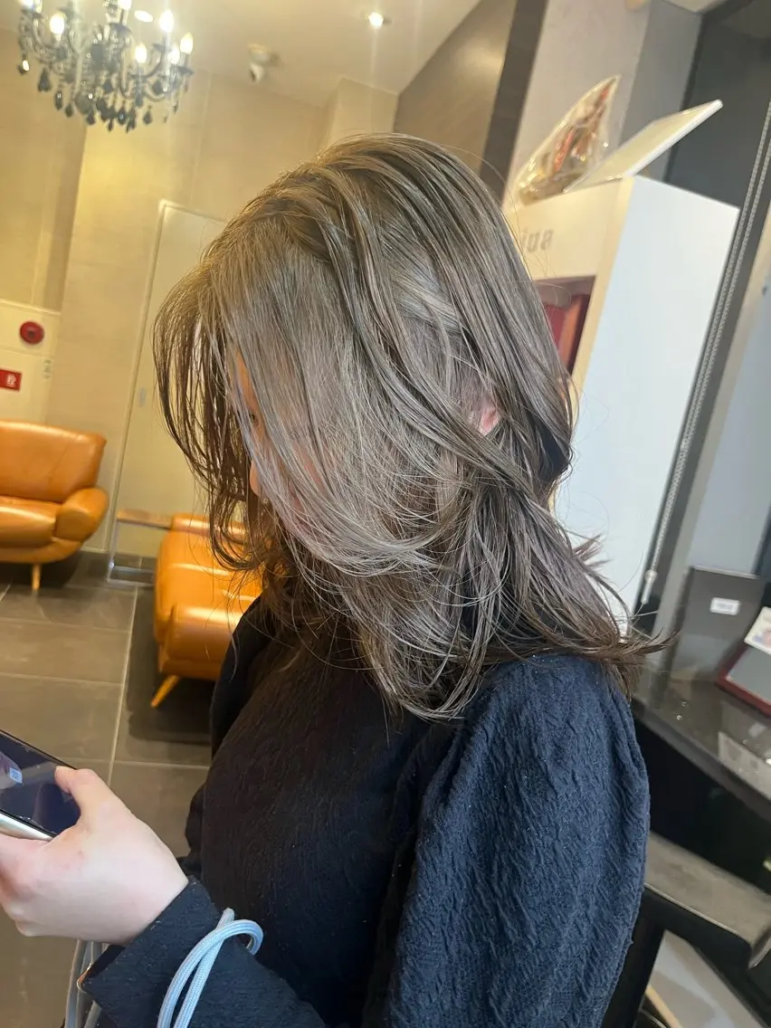カラー ブリーチ ブリーチなしカラー 盛れる顔周り✨韓国式 レイヤーkanatoのヘアスタイル