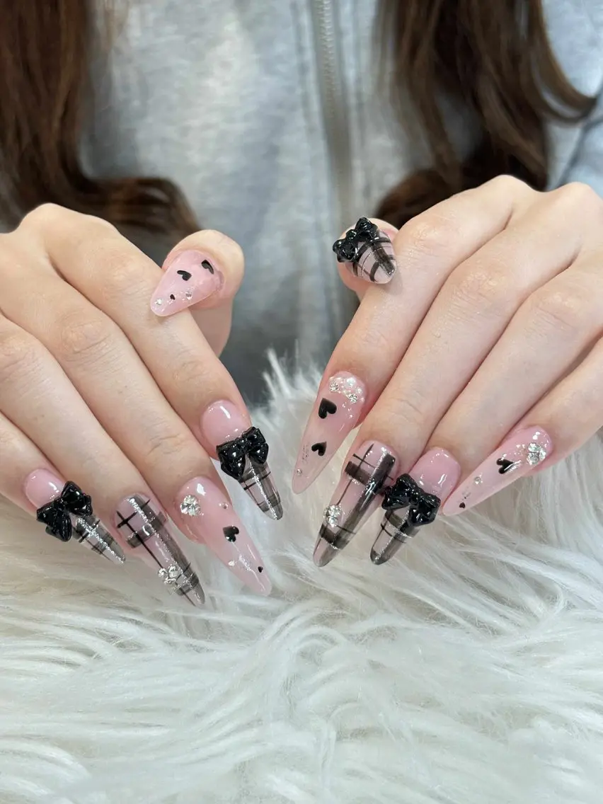 ネイル フレンチネイル ジェルネイル キラキラネイル 韓国ネイル マグネットネイル Julli NailStudioのネイルデザイン