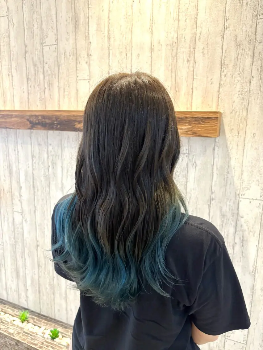 ロング カラー グラデーションカラー SHIKI .のヘアスタイル