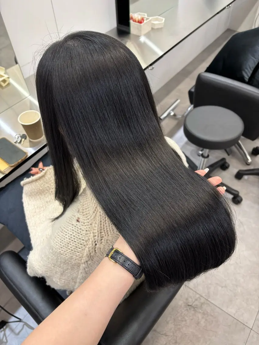セミロング カット ヘアカラー 縮毛矯正 トリートメント 酸性縮毛矯正 Coreすずのヘアスタイル