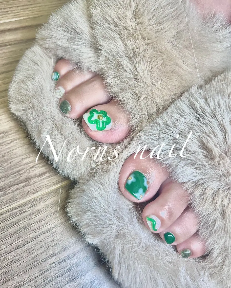 【FOOT】10本持ち込みアート、パーツ、シール90分つけ放題（大きなパーツ❷個付き)の写真