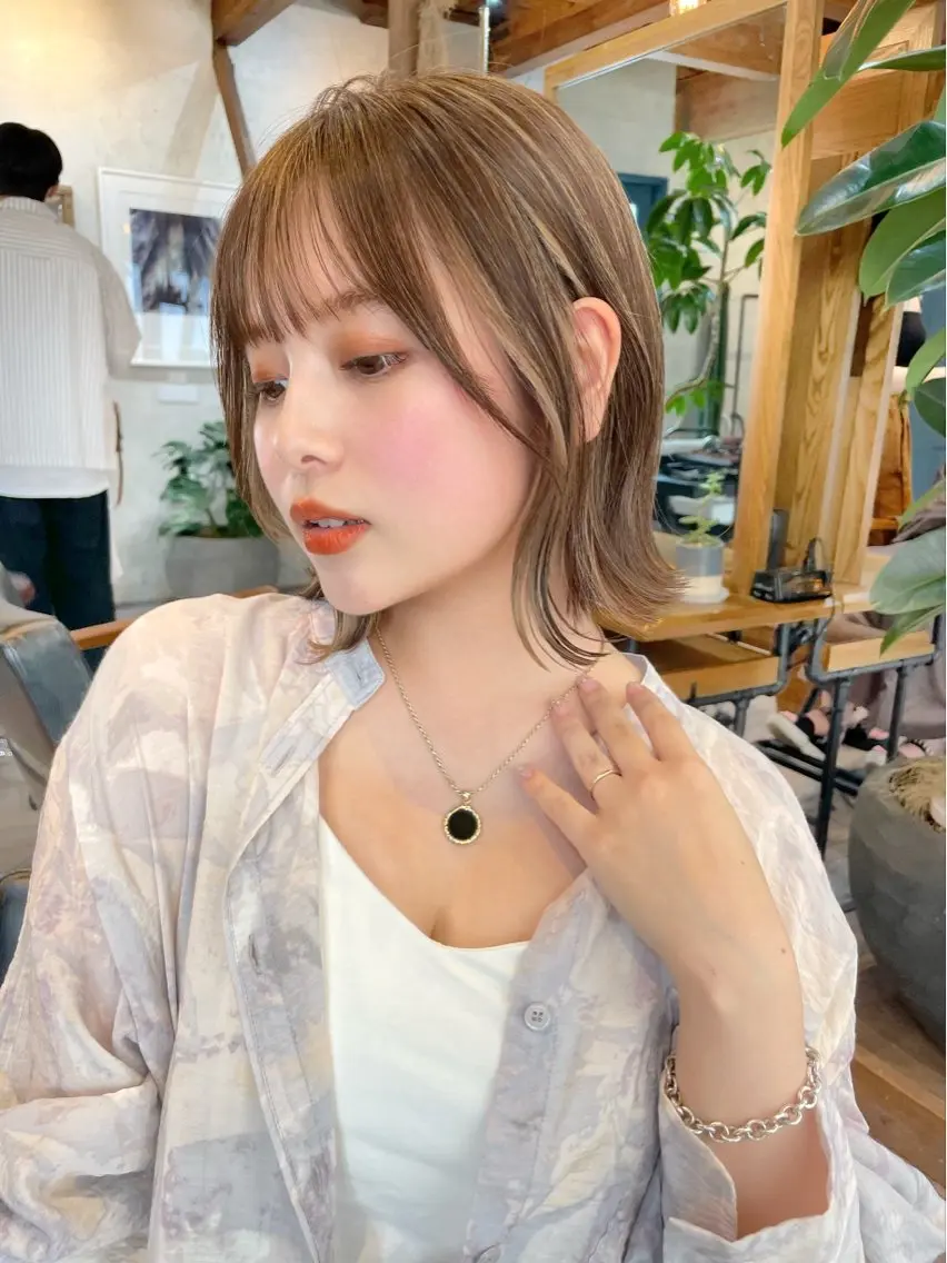 ミディアム カラー 切りっぱなしボブ ボブレイヤー ボブ くびれヘア 顔まわりレイヤー カット ヘアカラー 結べるレイヤーボブ くびれLady表参道のヘアスタイル