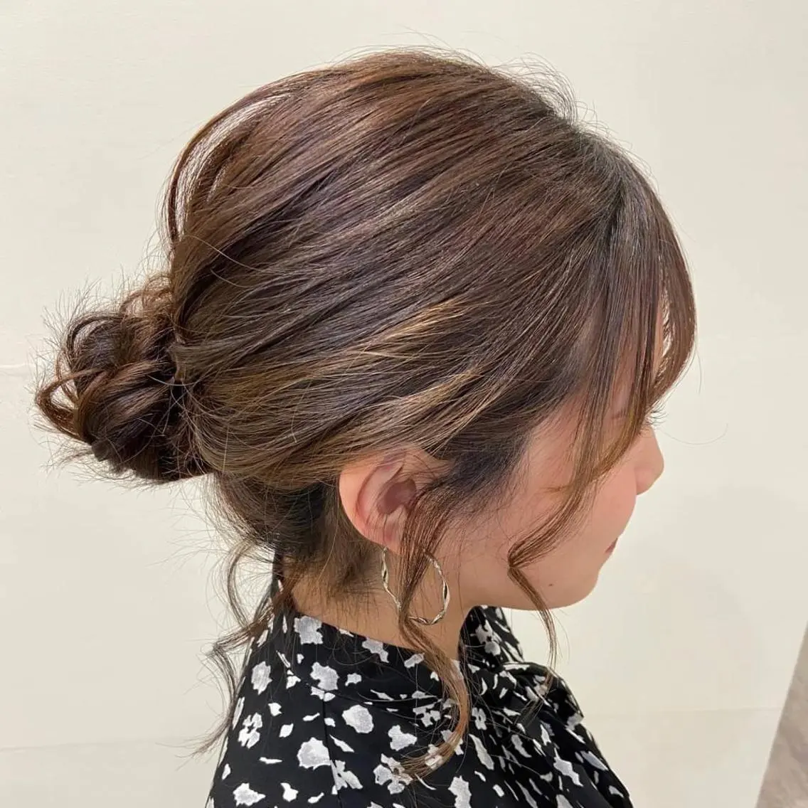 セミロング ヘアアレンジ お団子ヘア 結婚式・ブライダル デート ワタナベ リリコのヘアスタイル