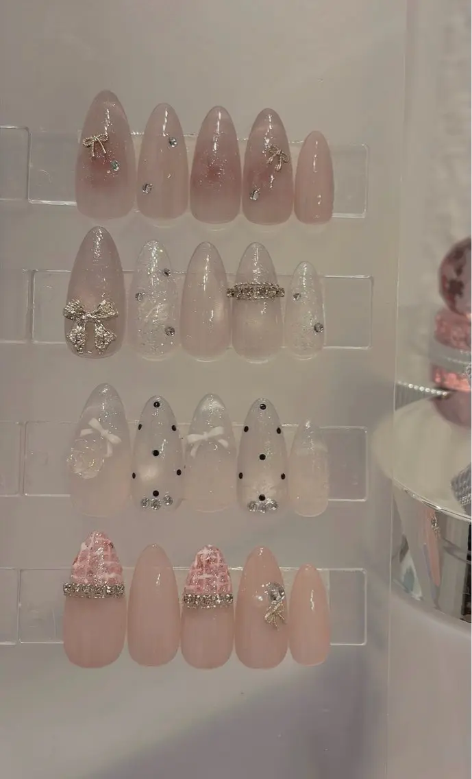 ネイル ドット マグネットネイル リボン ワンホンネイル ハンドネイル M🎀 nailのネイルデザイン
