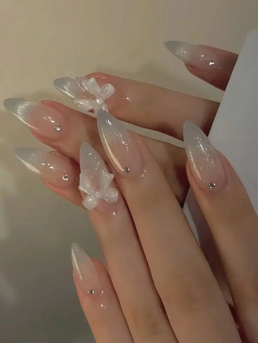 ネイル キラキラネイル 韓国ネイル ロングネイル ワンホンネイル ハンドネイル Josie nail salonのネイルデザイン