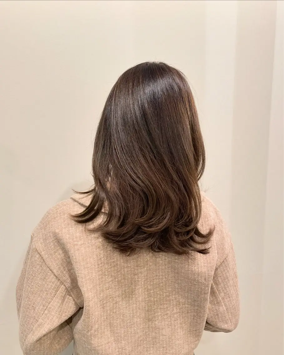 ミディアム カラー ベージュカラー ミルクティーベージュ レイヤーカット ニュアンスカラー🫧 加納のヘアスタイル