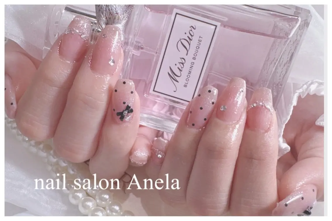 ネイル チークネイル ドット キラキラネイル マグネットネイル シンプルネイル Anela🪞アネラ 久屋大通🫧EMIのネイルデザイン